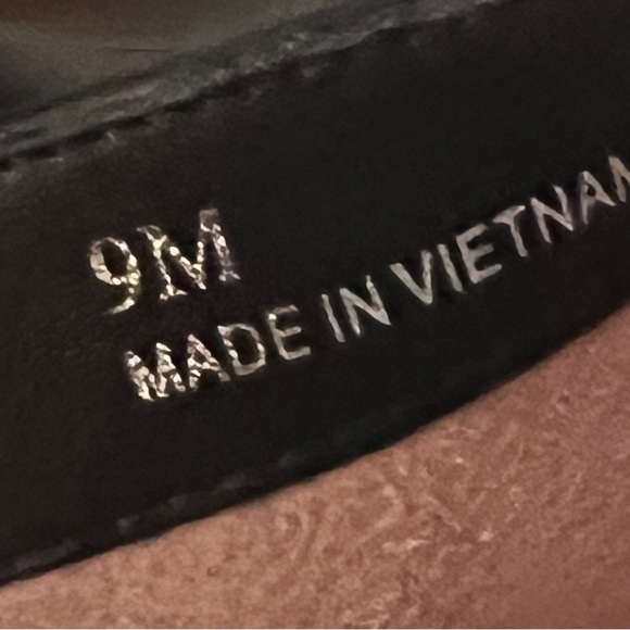 Paola
Size 9
Black boots 
2” Heels
New - Picture 7 of 9